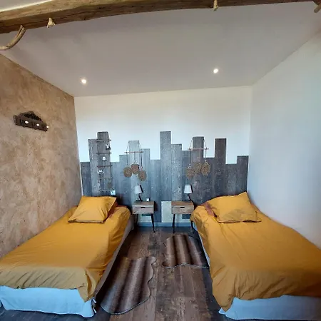 Les De L'estelou Bed & Breakfast