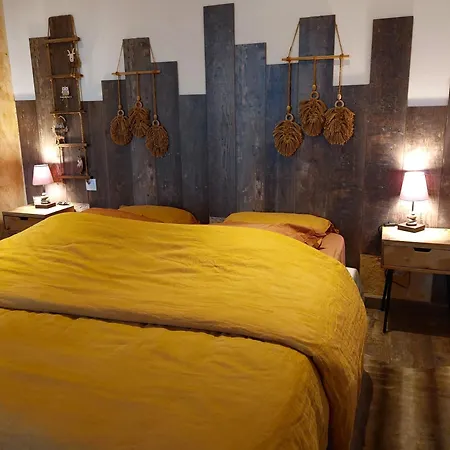 Bed & Breakfast Les De L'estelou 3*