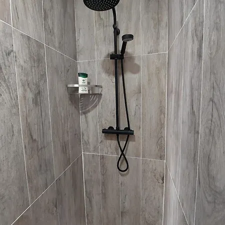 Les De L'estelou Bed & Breakfast