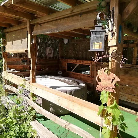 Bed & Breakfast Les De L'estelou 3*